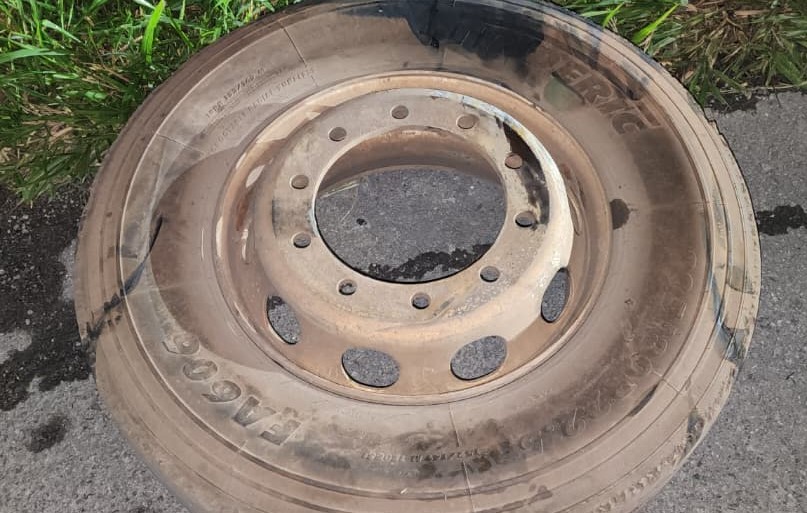 Motociclista fica gravemente ferido após ser atingido por roda na MG-050 em Formiga